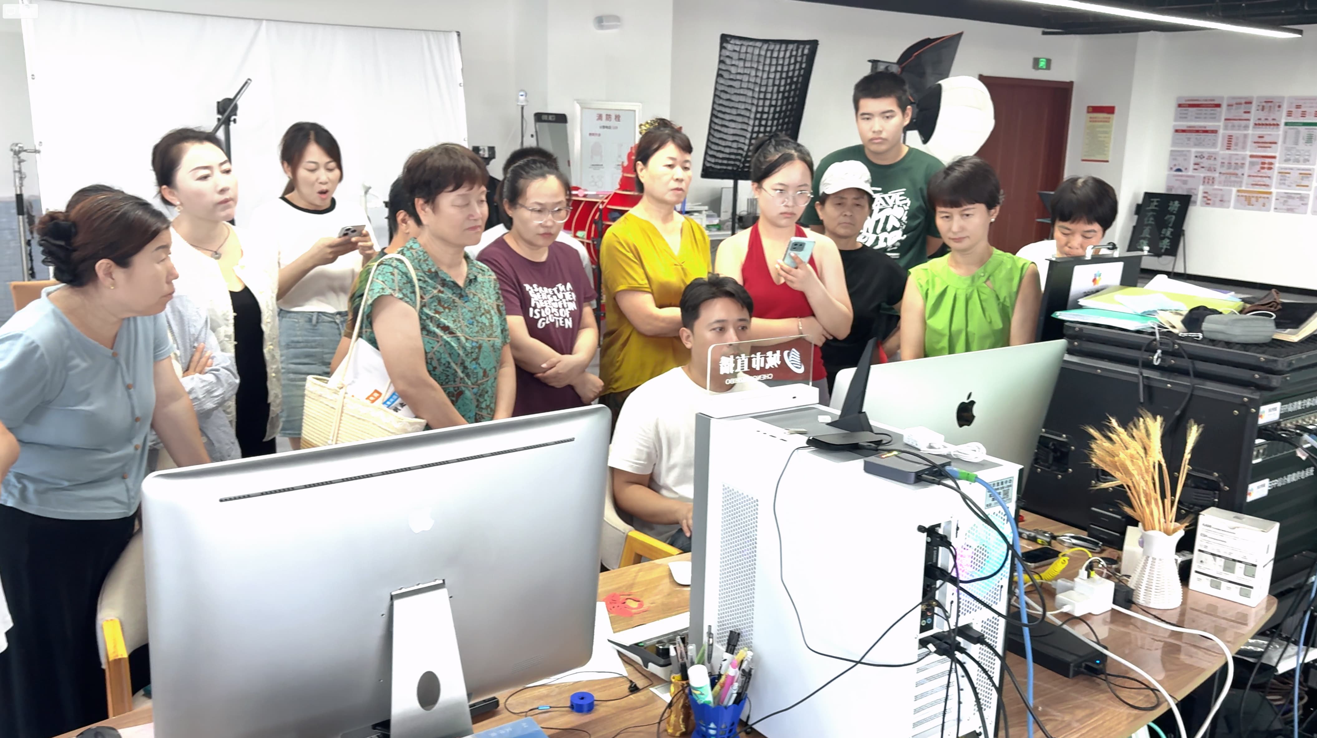 衡水数字技能学习好去处｜衡水城市直播中心（共享直播间）一站式学短视频、直播、AI、跨境电商